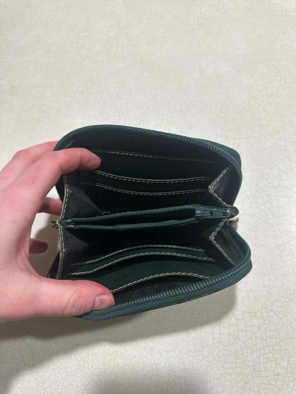 Authentic Coach Lindsey Handbag in Green Color with mini wallet
No 301 - Picture 12 of 16